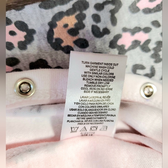 Betsy Johnson set of 2 pink, gray and white footed pajamas Size 6 months - Picture 12 of 16
